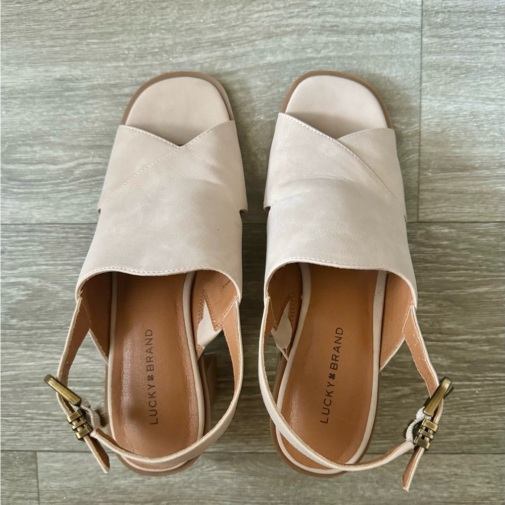 Lucky Brand Size 8 Women’s Heels with Charm